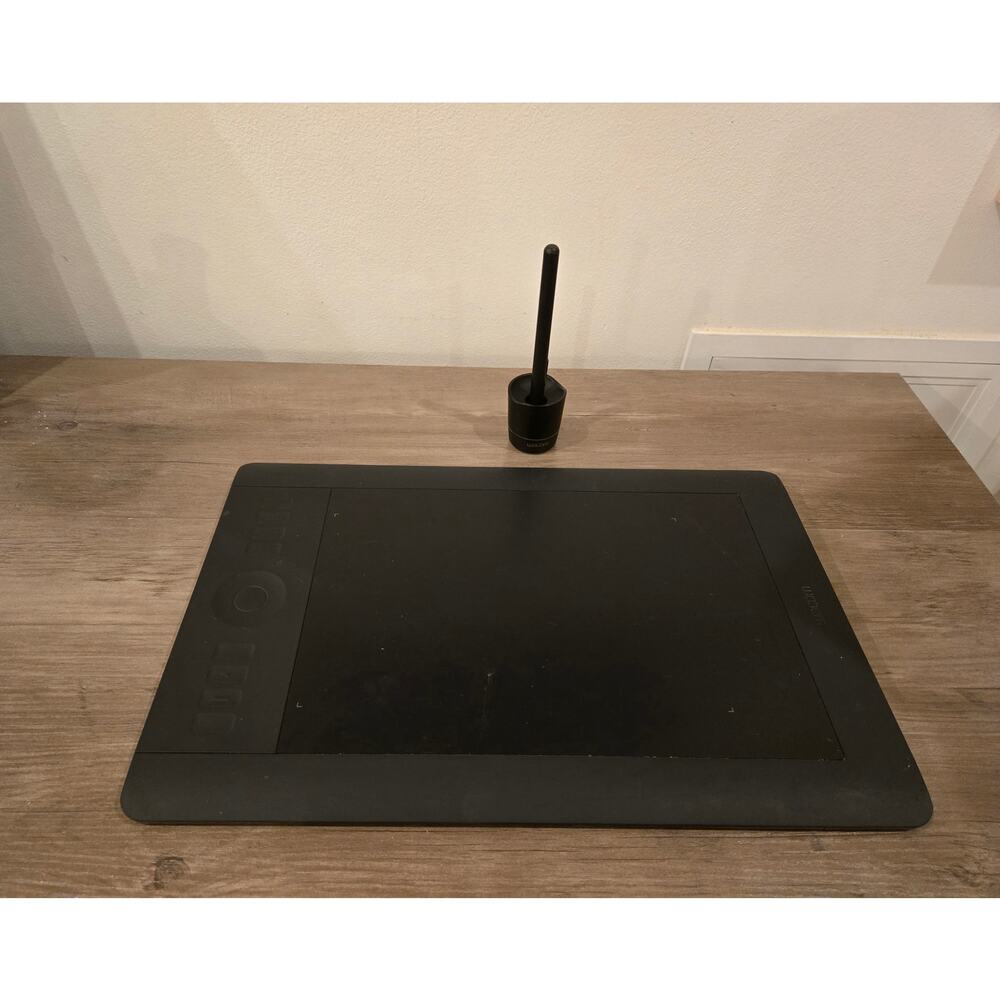 Wacom Intuos 5 Touch Pen Tablet Medium (model PTH650)